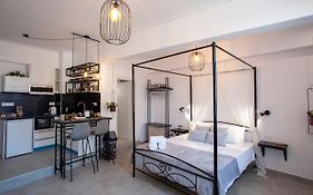 Luxury One Bedroom Aristophanes Apartment